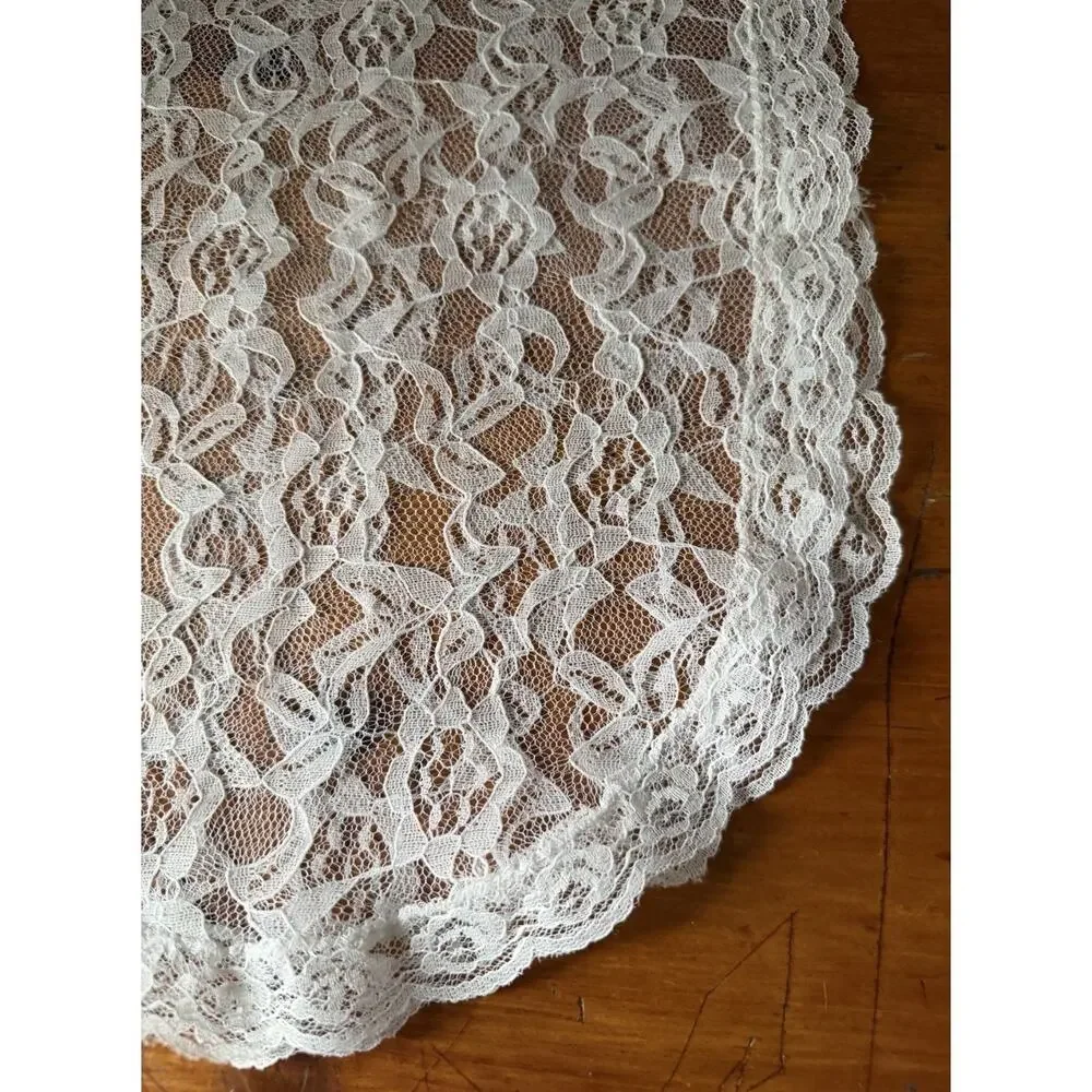 Vintage White Lace Table Runner Oval Cottage Farmhouse Wedding Cottagecore Decor